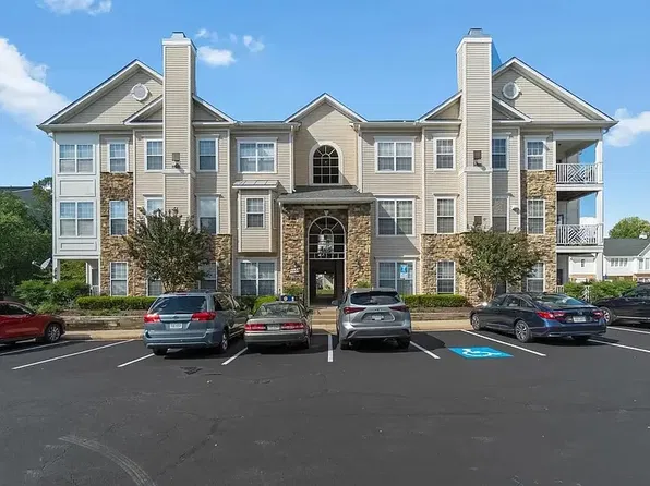 5908 Founders Hill Dr Unit 301, Alexandria, VA 22310