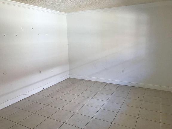3rd image of 16118 NE 21st Ave APT 11
