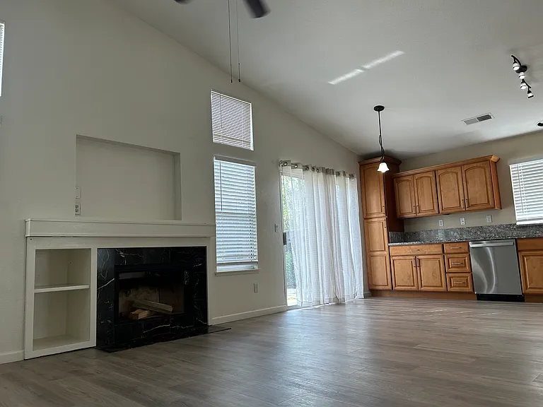 1540 Spring Ct — Photo 11