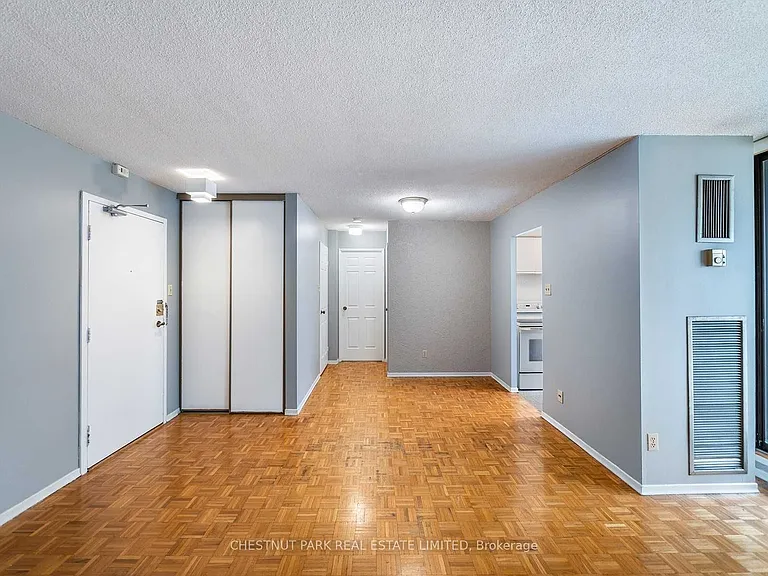 89 McCaul St #622 — Photo 15