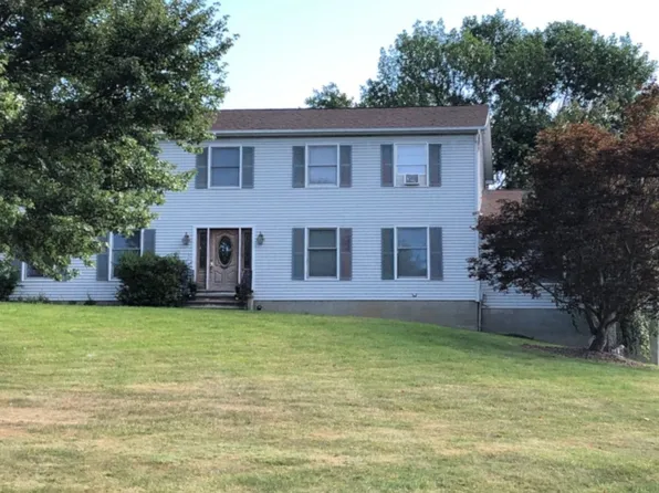 93 Stowe Dr, Poughquag, NY 12570