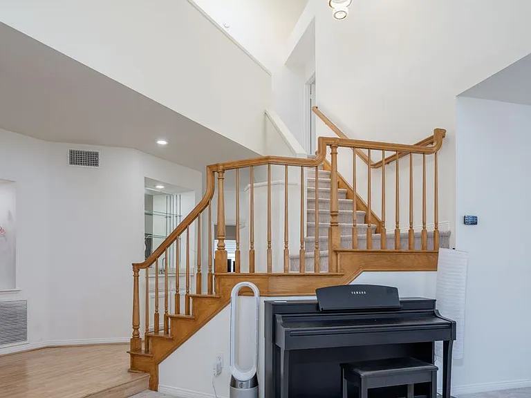 1011 S Mountcrest Ct — Photo 3
