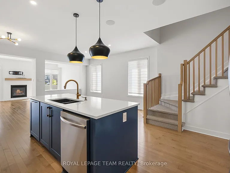 799 Cairn Cres — Photo 27
