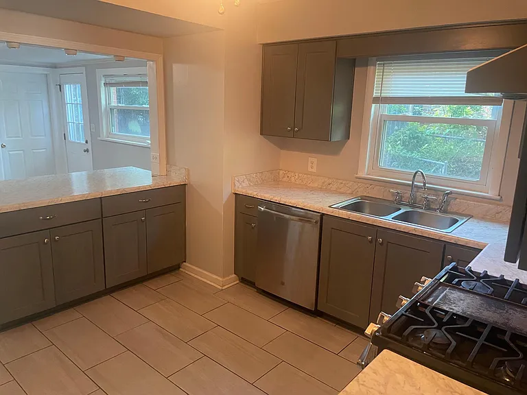 87 Kent St — Photo 5