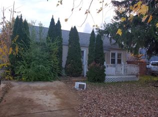 2216 Parkrose St, Crest Hill, IL 60403