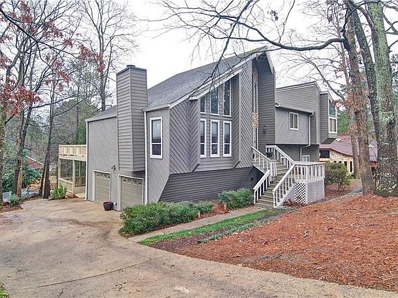 3rd image of 4720 Misty Lake Ct NE