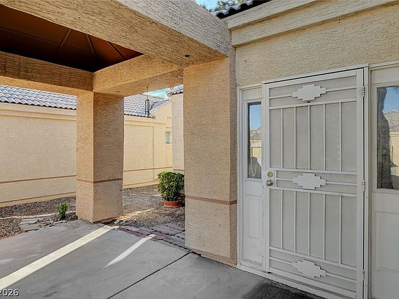 4th image of 353 Mill Hollow Rd