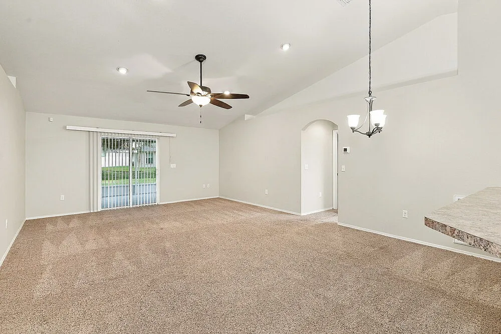 4 bed, 2.0 bath, 1711 sqft, $2,050 — Photo 4