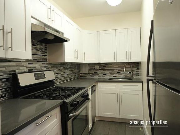 2nd image of 465 E 7th St APT 4K