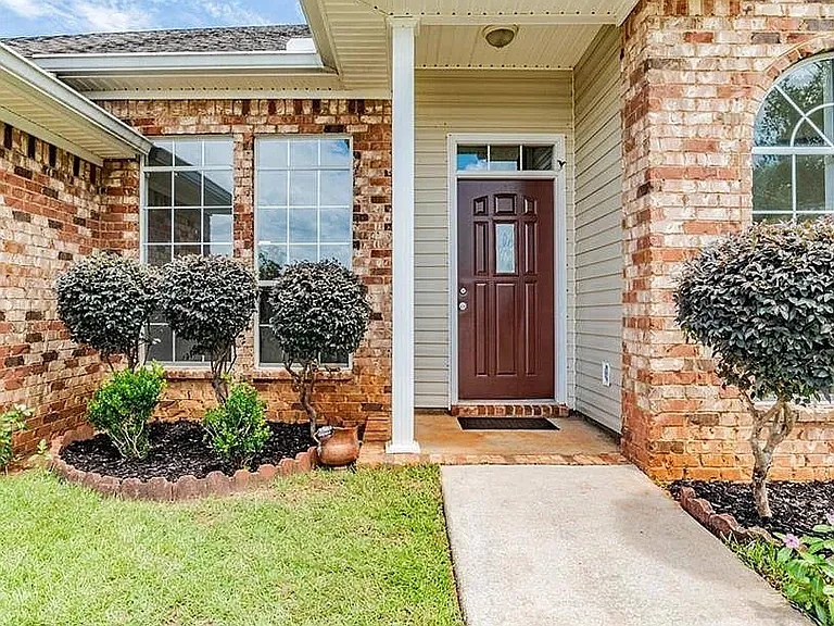 1375 Selby Phillips Dr — Photo 2