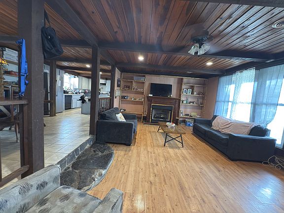 3rd image of 496 Rockhouse Rd