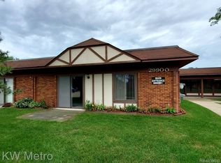 29900 Grand Oaks Dr APT 18, Warren, MI 48092