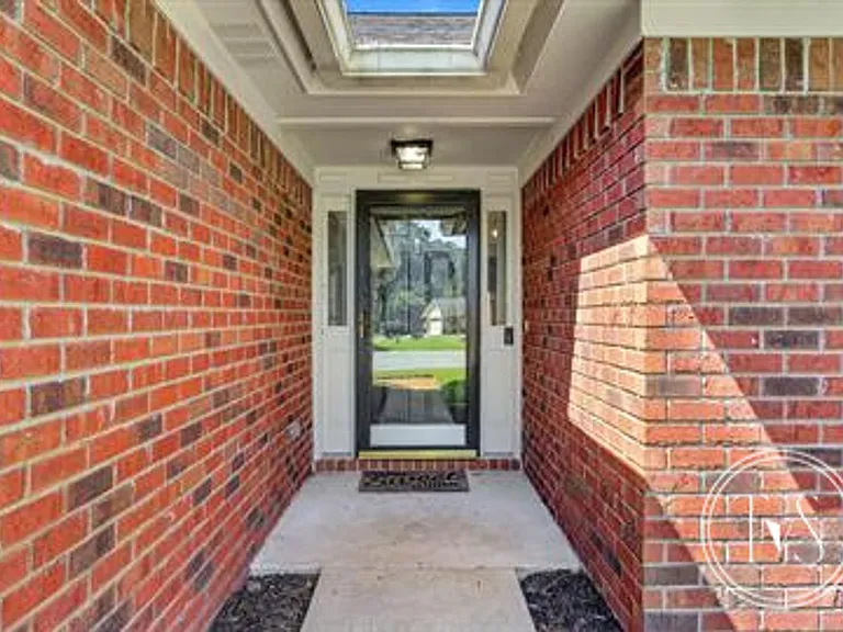 801 Winchester Rd — Photo 3