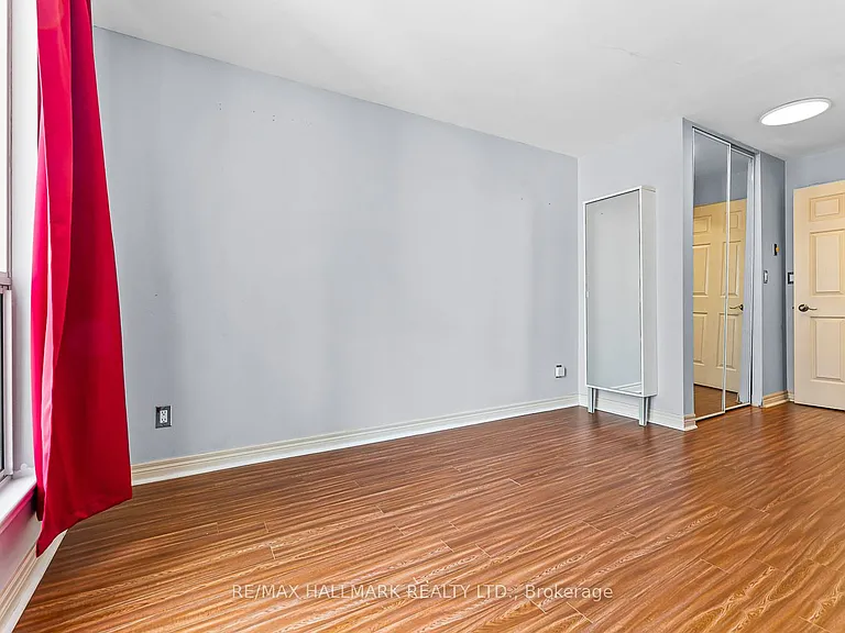 7 Carlton St #1813 — Photo 13
