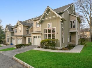 44 Landing Dr, Dobbs Ferry, NY 10522