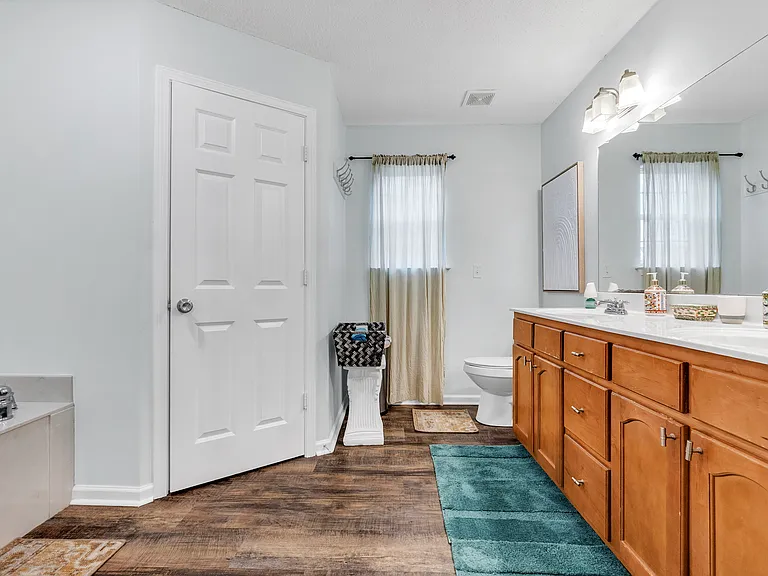 8301 Manhatten Dr — Photo 25