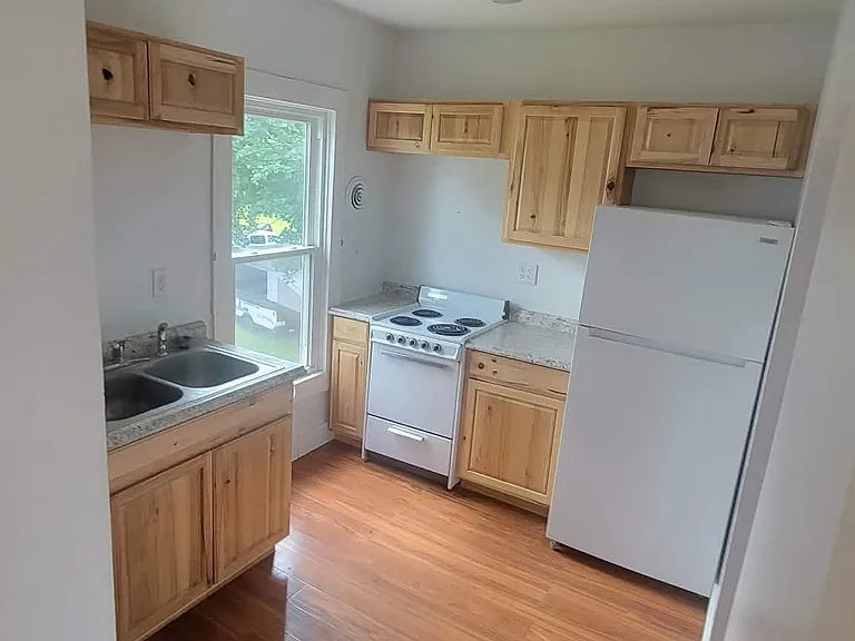 58 Clinton Ave — Photo 7