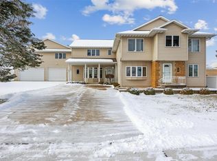 2320 Bowling St SW, Cedar Rapids, IA 52404