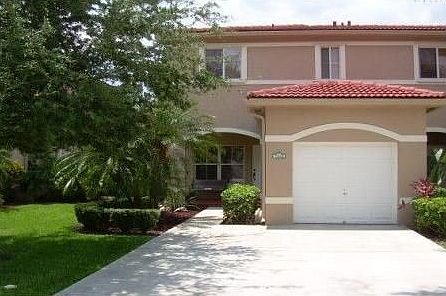 1st image of 7832 N Southwood Cir