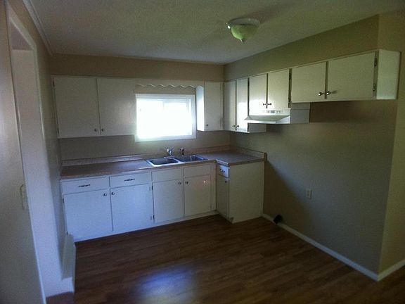 3rd image of 629 N Bond Ave