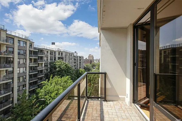 Sold by Chase Global Realty Corp | media 27