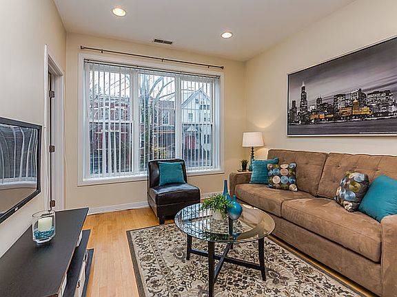 4th image of 1636 N Rockwell St #201