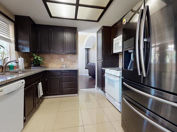 3rd image of 3918 Clydesdale Ln