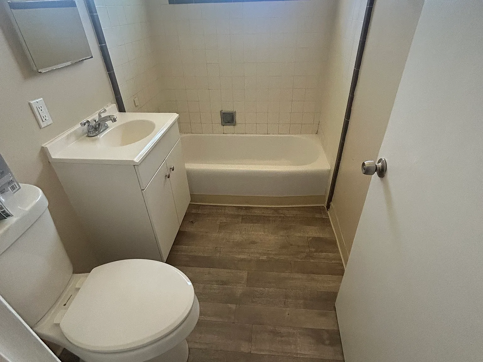 2 bed, 900 sqft, $2,500 — Photo 3