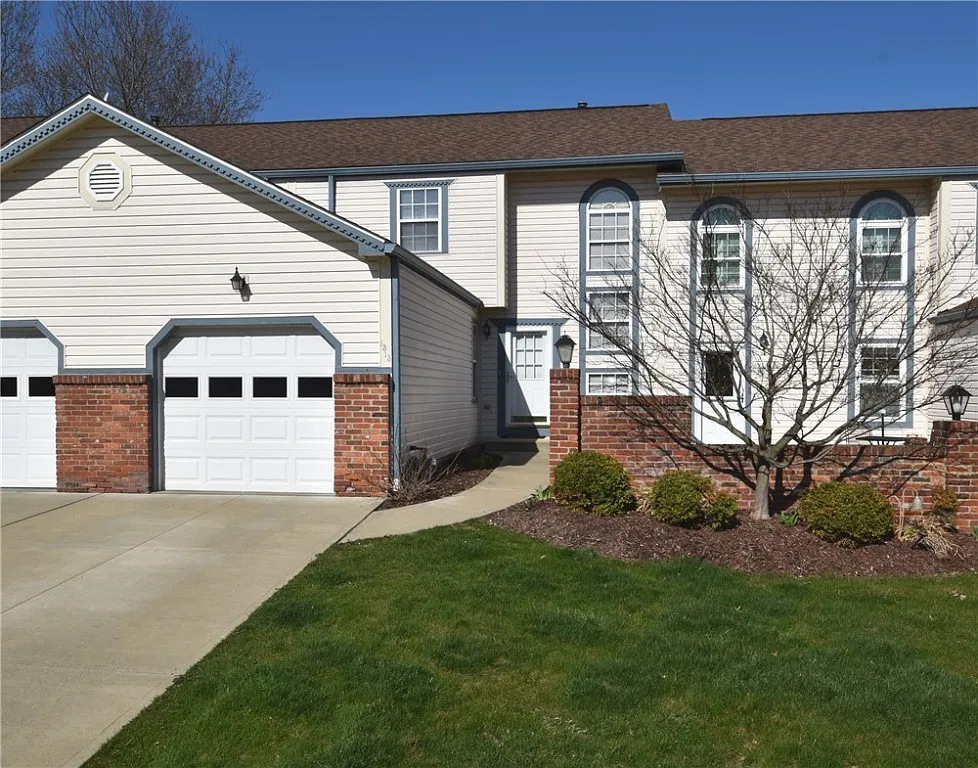 1313 Lexington Dr photo 1