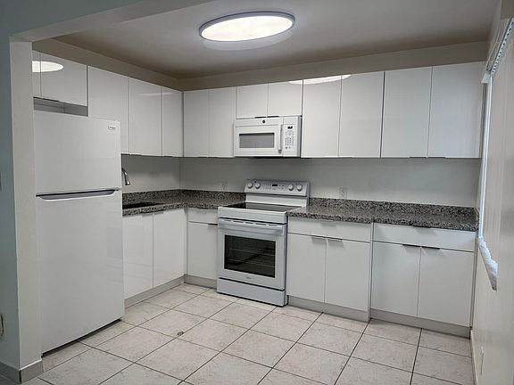 2nd image of 2829 Van Buren St APT 103