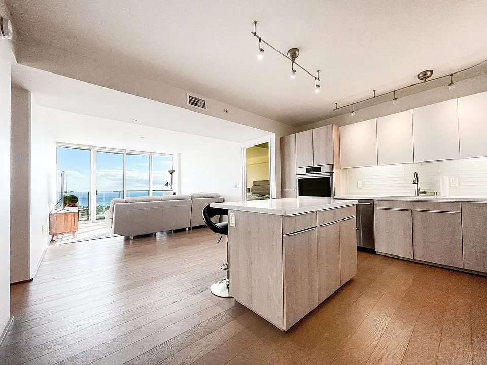 888 Kapiolani Blvd #4006