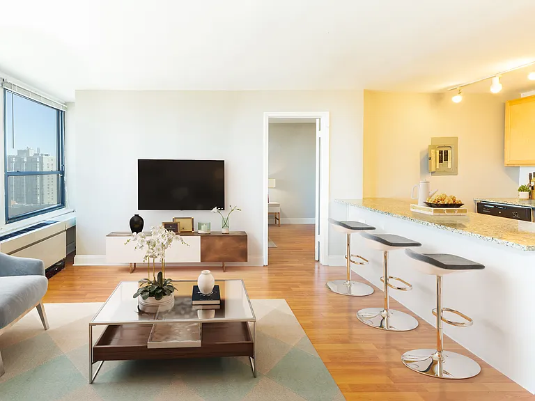 4100 N. Marine Dr. — Photo 34