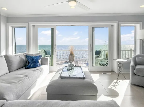 43 Hillside Ave #43, Milford, CT 06460