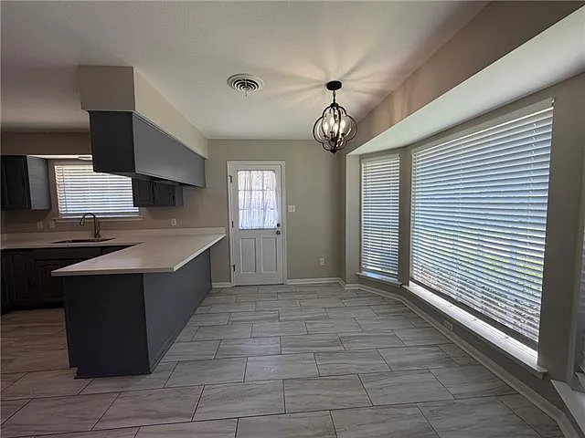 210 Camden St — Photo 11