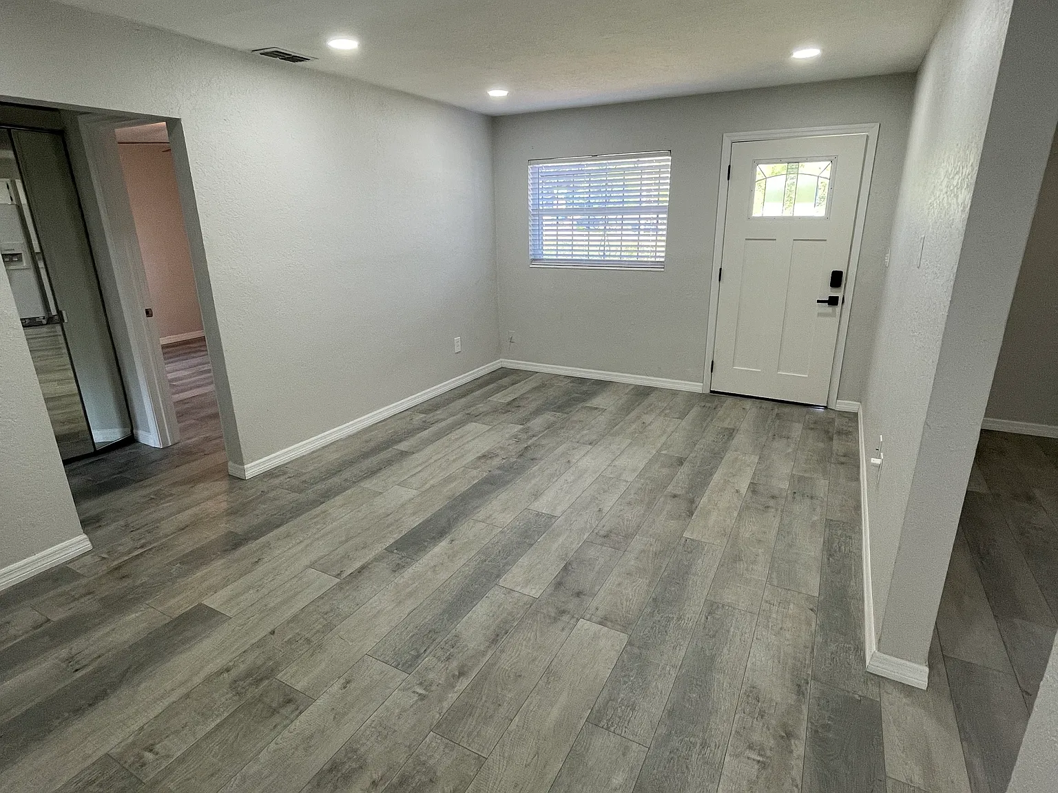 1046 W 13th St — Photo 3