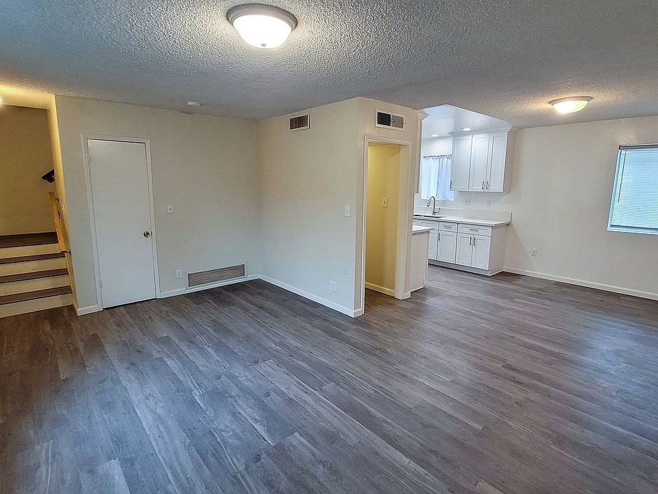 1st image of 4821 Oak St
