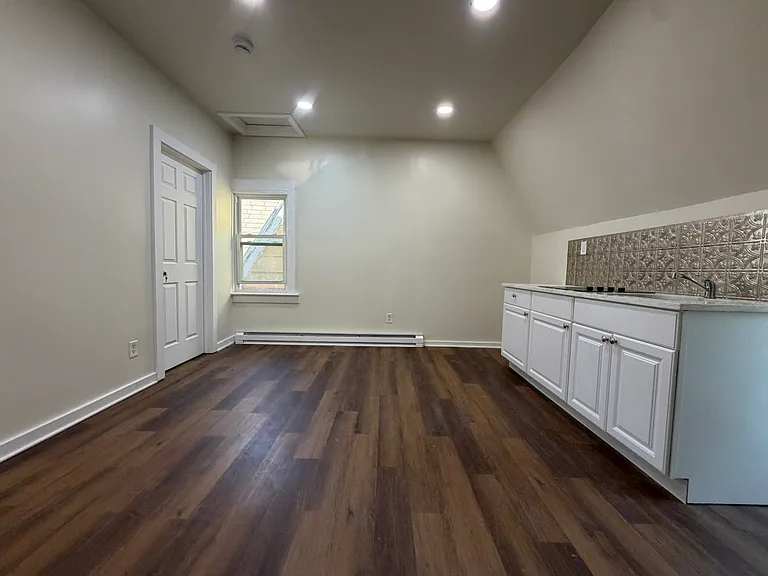 194 Seymour Ave #3 — Photo 3