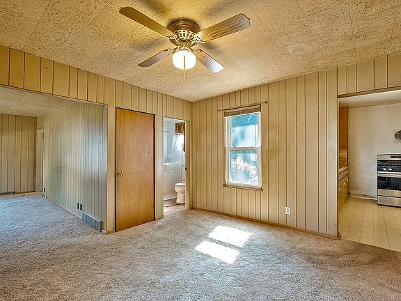 2nd image of 504 N Elm Ave