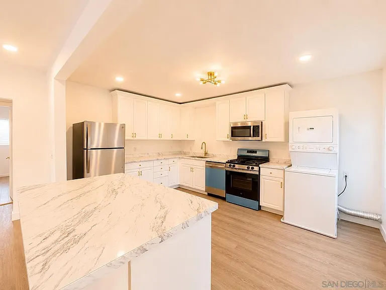 127 W 5th Ave — Photo 8
