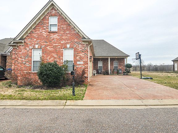 3rd image of 1390 Arbor Lake Dr N
