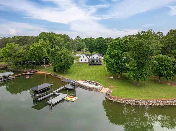 7455 Ivey Dr, Sherrills Ford, NC 28673