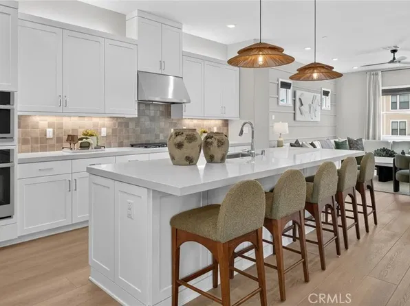 933 Chinon, Irvine, CA 92618