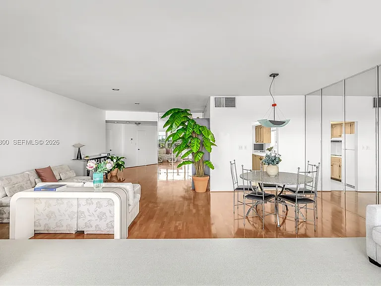 4925 Collins Ave #5F — Photo 8