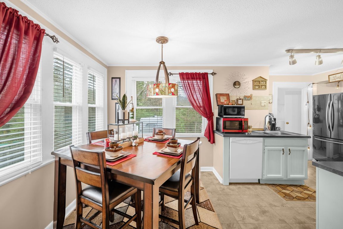 14-web-or-mls-325 Louise Ave-14
