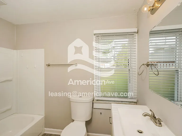294148_011_main_bathroom_12693237.jpg