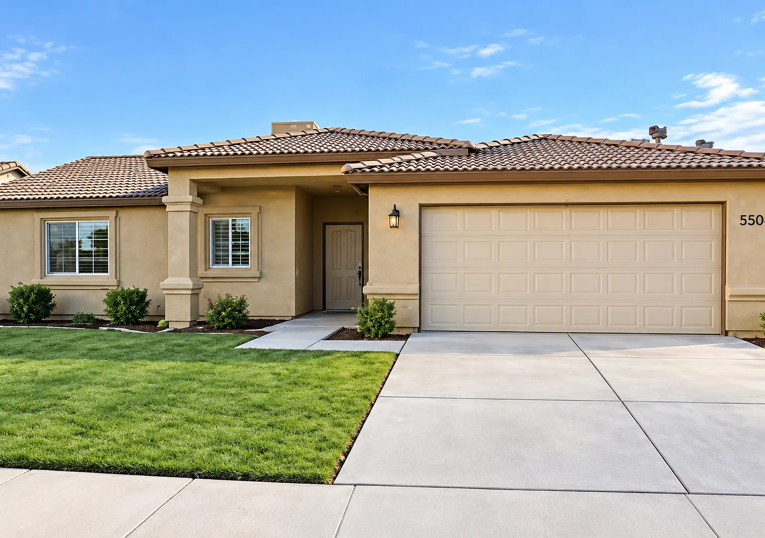 Beautiful 3 Bedroom Home for Rent! — Photo 1