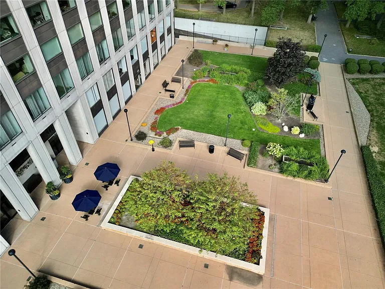 320 Fort Duquesne Blvd #19L — Photo 30