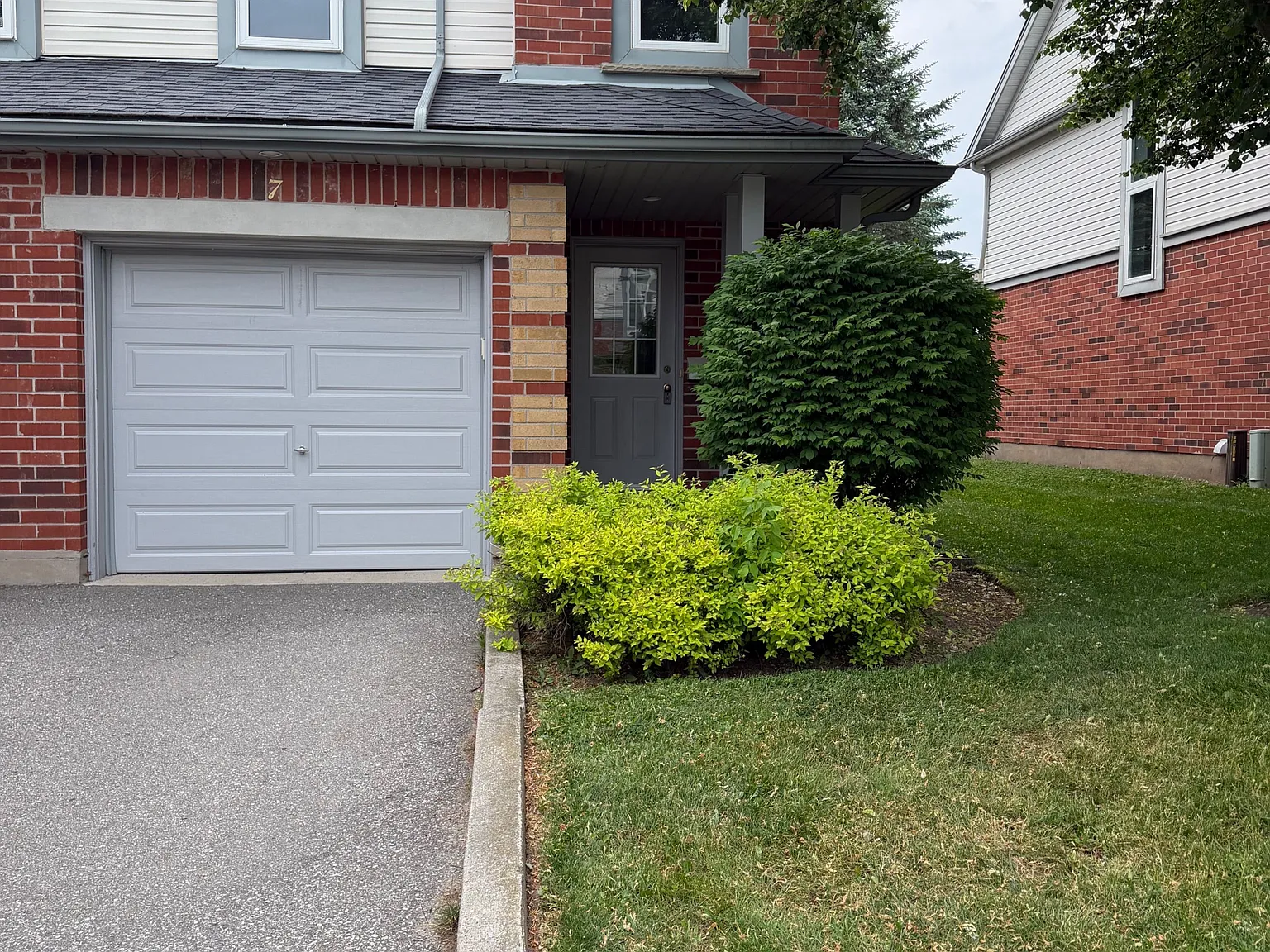 3 bed, $1,200 — Photo 2