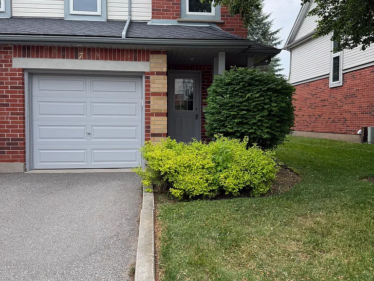 920 Edinburgh Rd S #7 — Photo 2