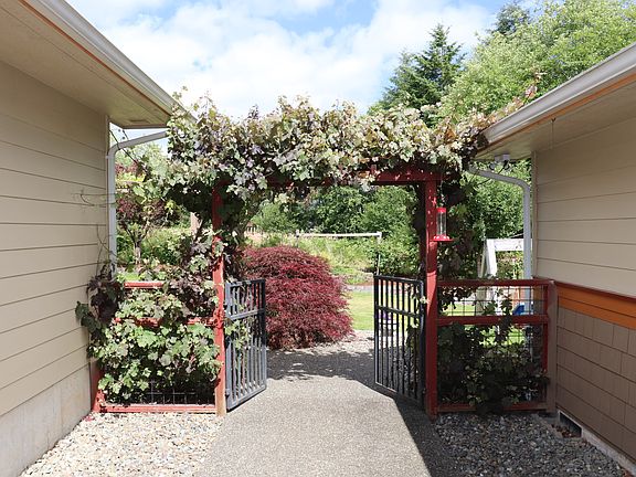 Gateway to private retreat